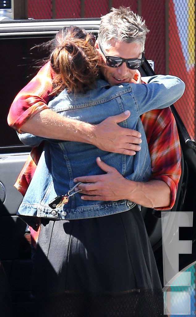 Exclusive First Pics Sandra Bullock Bryan Randall Pack On The Pda E Online